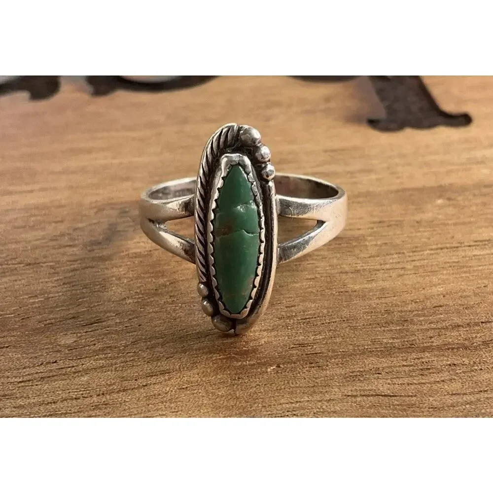 Vintage Navajo Oval Turquoise Sterling Silver Southwestern Style Ring Size 8 - Picture 7 of 9